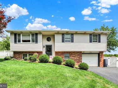 709 CANAL ROAD, WOMELSDORF, PA 19567