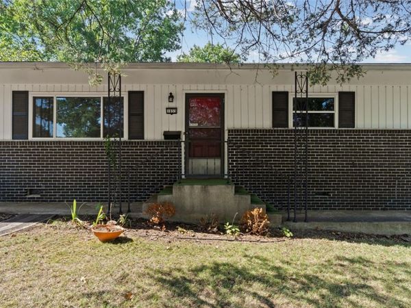1833 N Woodland Avenue , Fayetteville, AR 72703