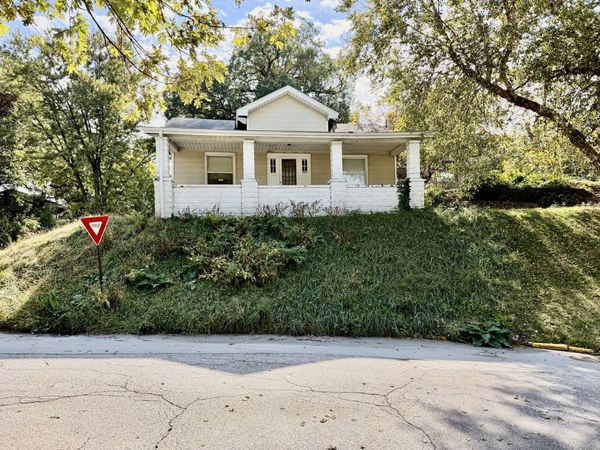 206 8th Street , Silvis, IL 61282