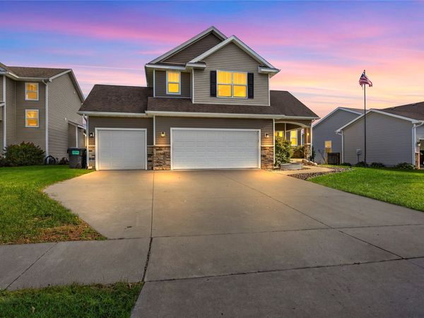 5025 NE Briarwood Drive, Ankeny, IA 50021