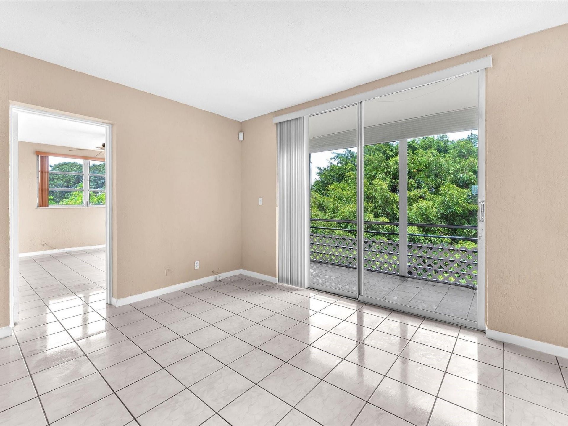 5275 NW 10th Court, Unit 401, Plantation, FL 33313 Photo