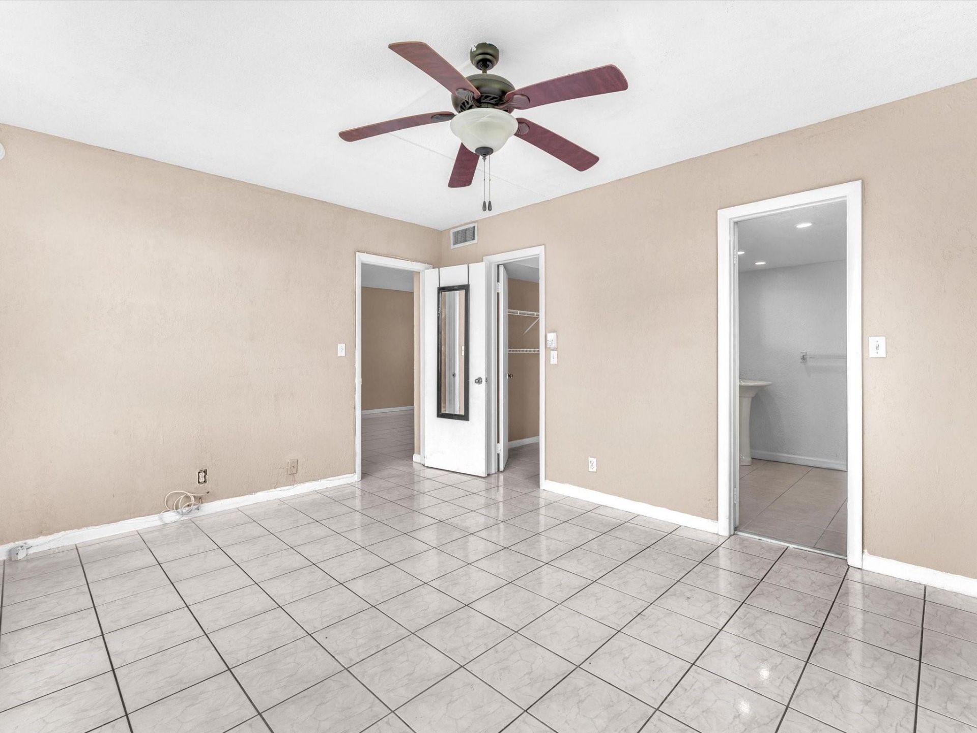 5275 NW 10th Court, Unit 401, Plantation, FL 33313 Photo