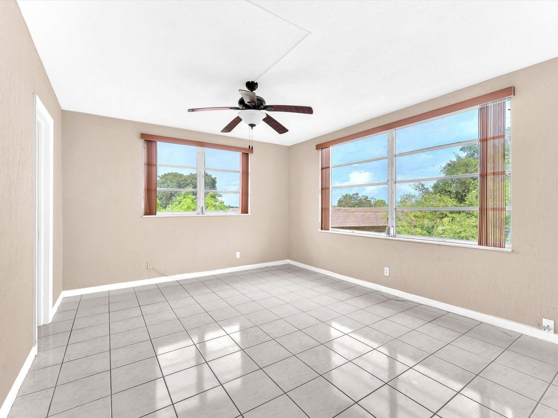 5275 NW 10th Court, Unit 401, Plantation, FL 33313 Photo