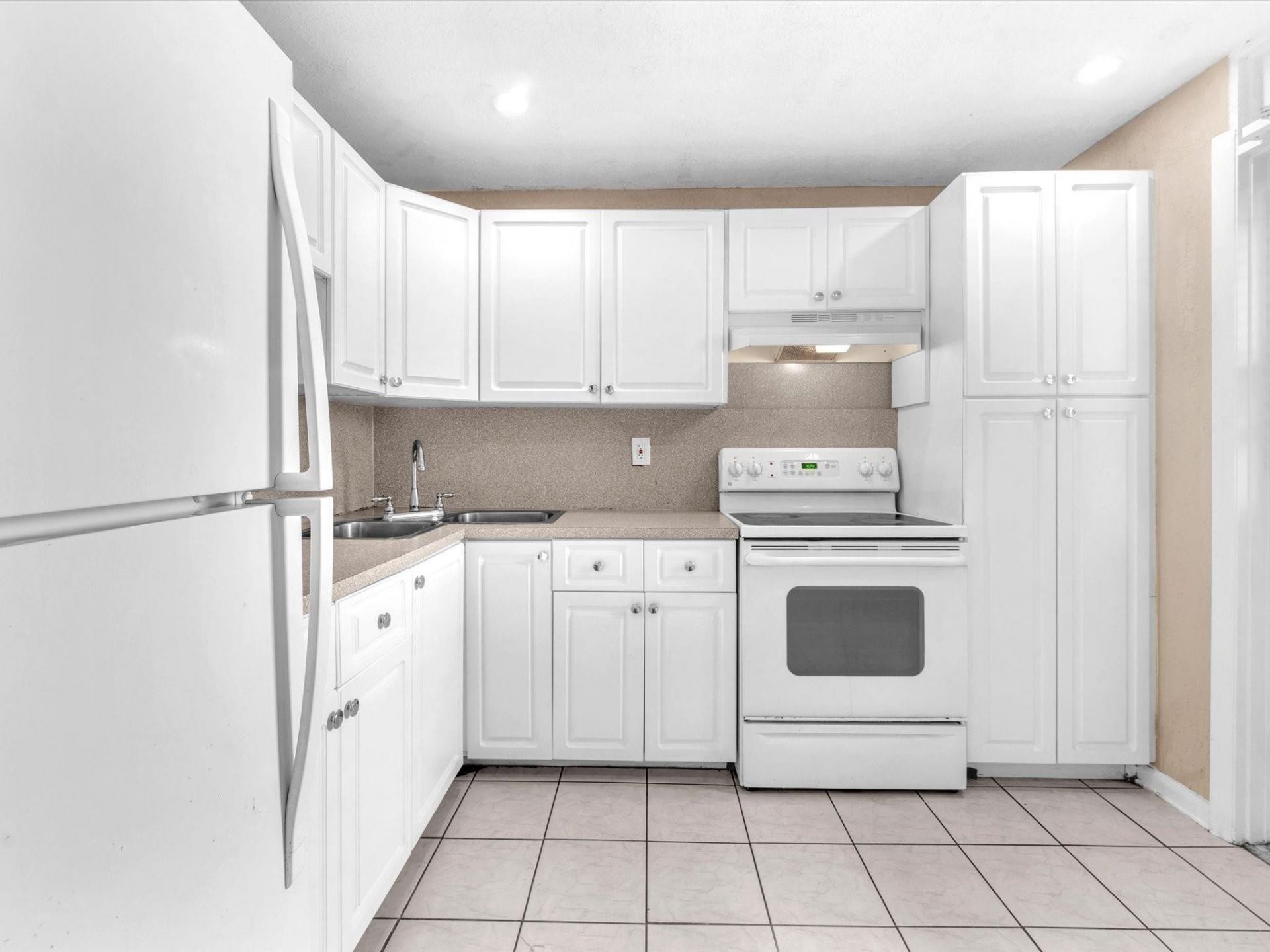 5275 NW 10th Court, Unit 401, Plantation, FL 33313 Photo