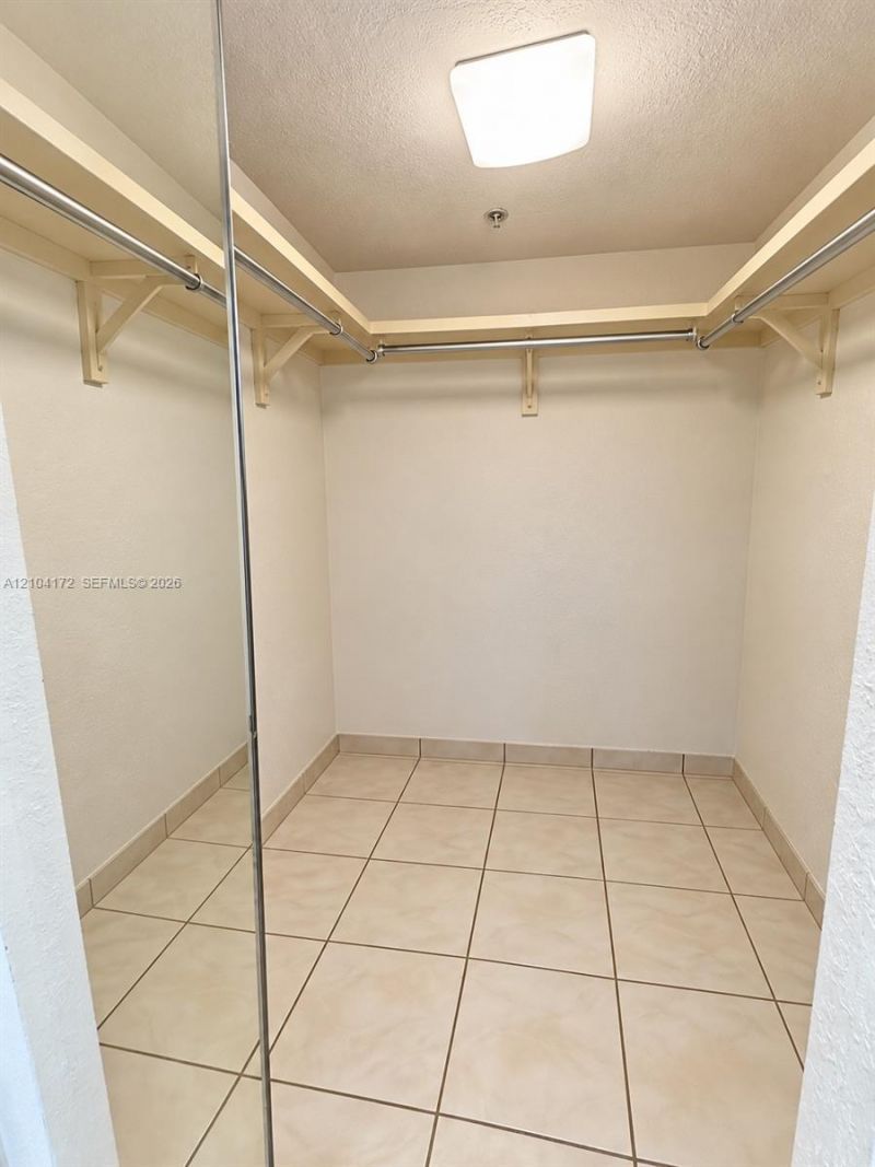 2829 Indian Creek Dr, Unit 410, Miami Beach, FL 33140 Photo