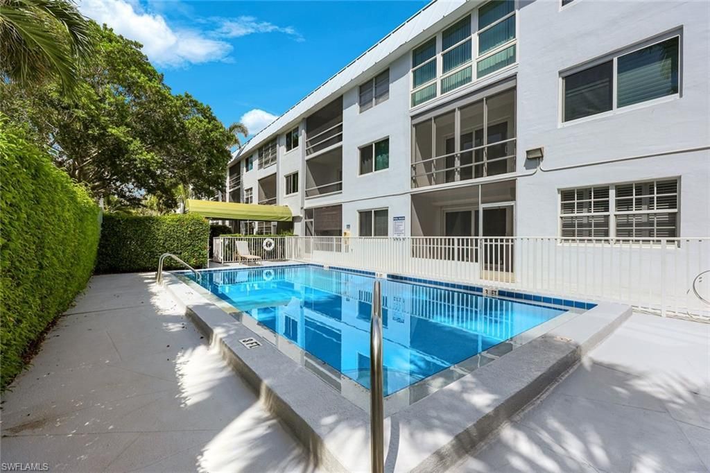 72 7th St S, Unit 202, Naples, FL 34102 Photo