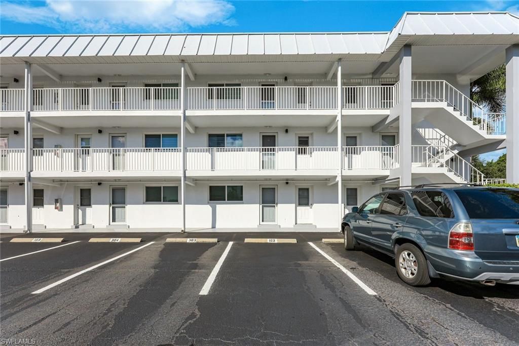 72 7th St S, Unit 202, Naples, FL 34102 Photo