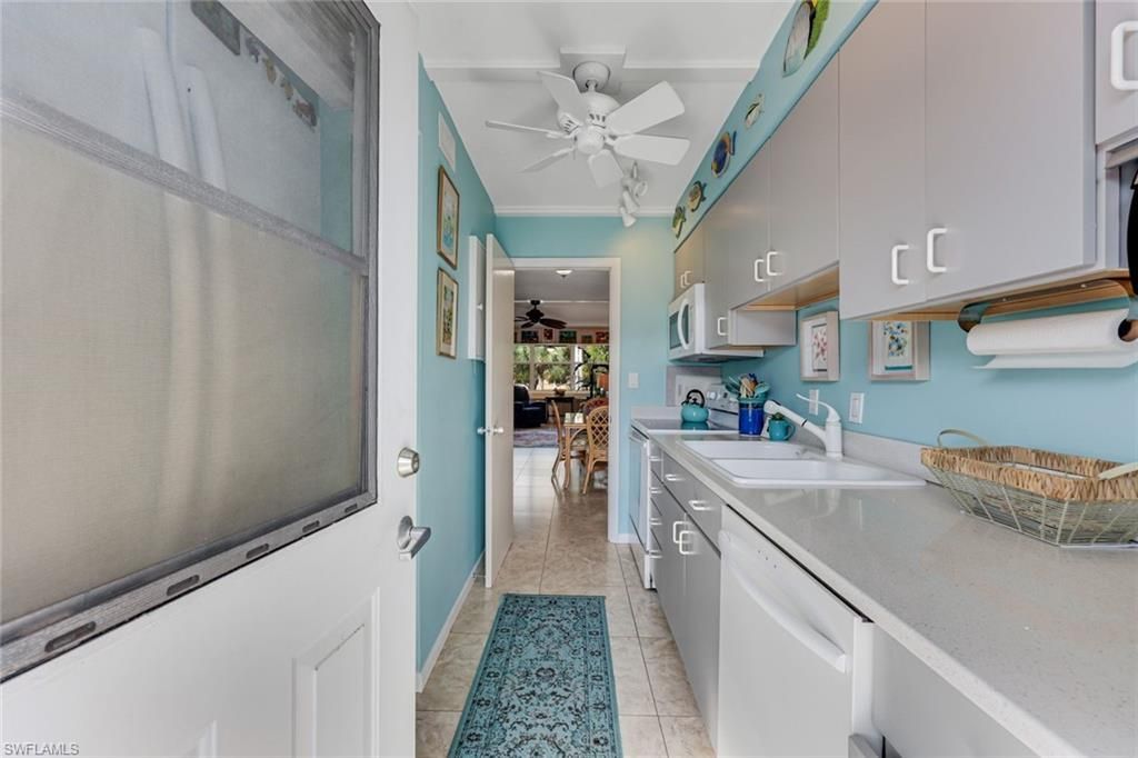 72 7th St S, Unit 202, Naples, FL 34102 Photo