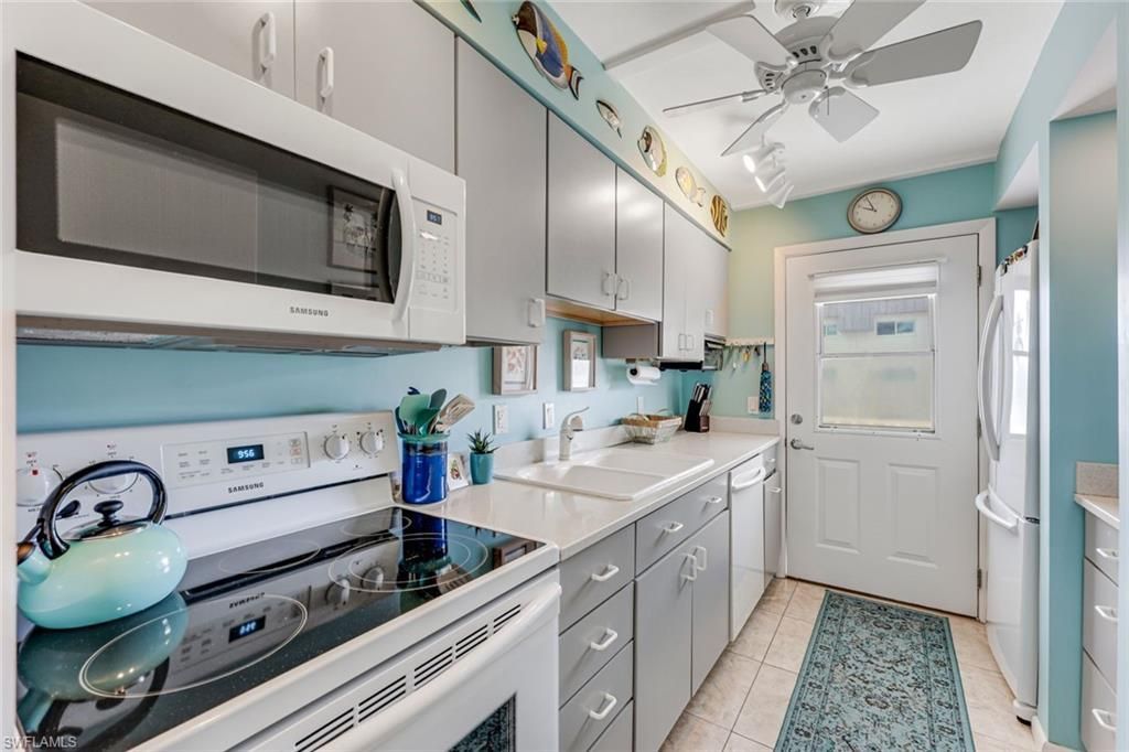 72 7th St S, Unit 202, Naples, FL 34102 Photo