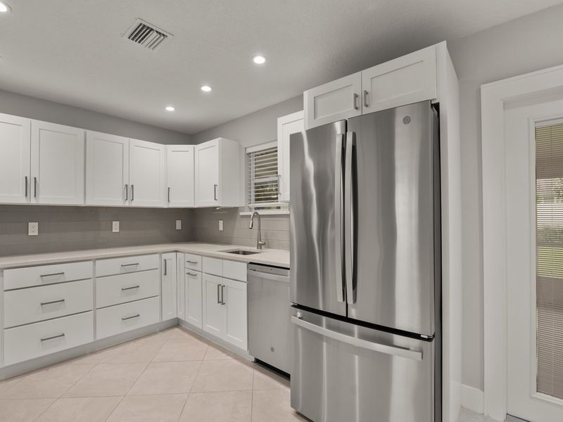 407 Easy Street , Sebastian, FL 32958 Photo