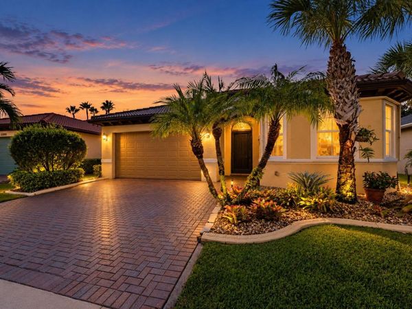 11907 SW Crestwood Circle, Port St. Lucie, FL 34987