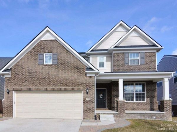 735 Groveland Circle, Ann Arbor, MI 48108