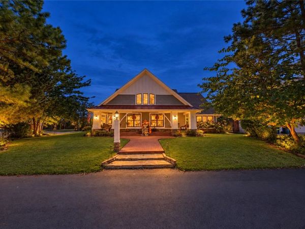 601 NW Jackson Street , Bentonville, AR 72712