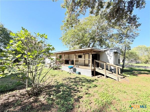 204 Hope Street , Yoakum, TX 77995