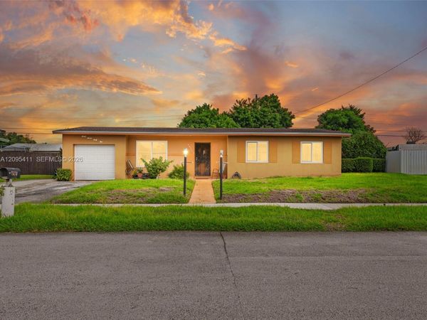 3745 NW 193rd Ter , Miami Gardens, FL 33055