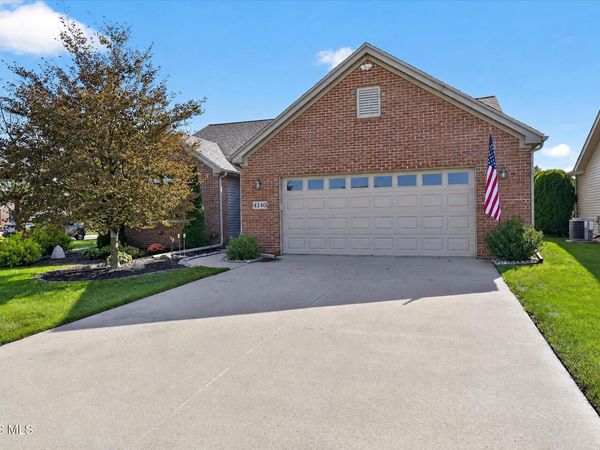 4240 E Crystal Ridge Drive, Maumee, OH 43537
