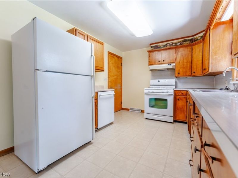 383 Bahler Street SW, Sugarcreek, OH 44681 Photo 9