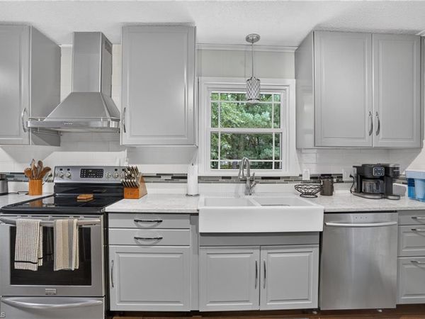 3440 Edgefield Road , Greensboro, NC 27409