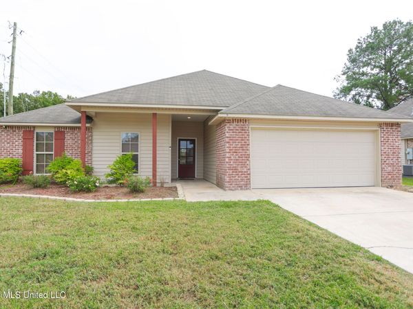 11 Pine Hill Way, Terry, MS 39170