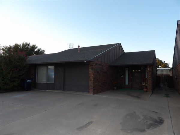 2122 Camelot Drive, Enid, OK 73703