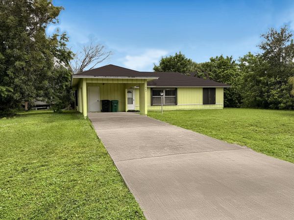 549 NW BAYSHORE Boulevard, Port St. Lucie, FL 34983