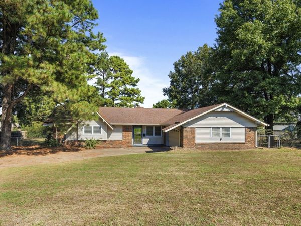 1202 SW 20th Street , Wagoner, OK 74467