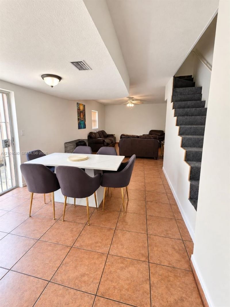 1064 W 42nd St, Unit 9, Hialeah, FL 33012 Photo