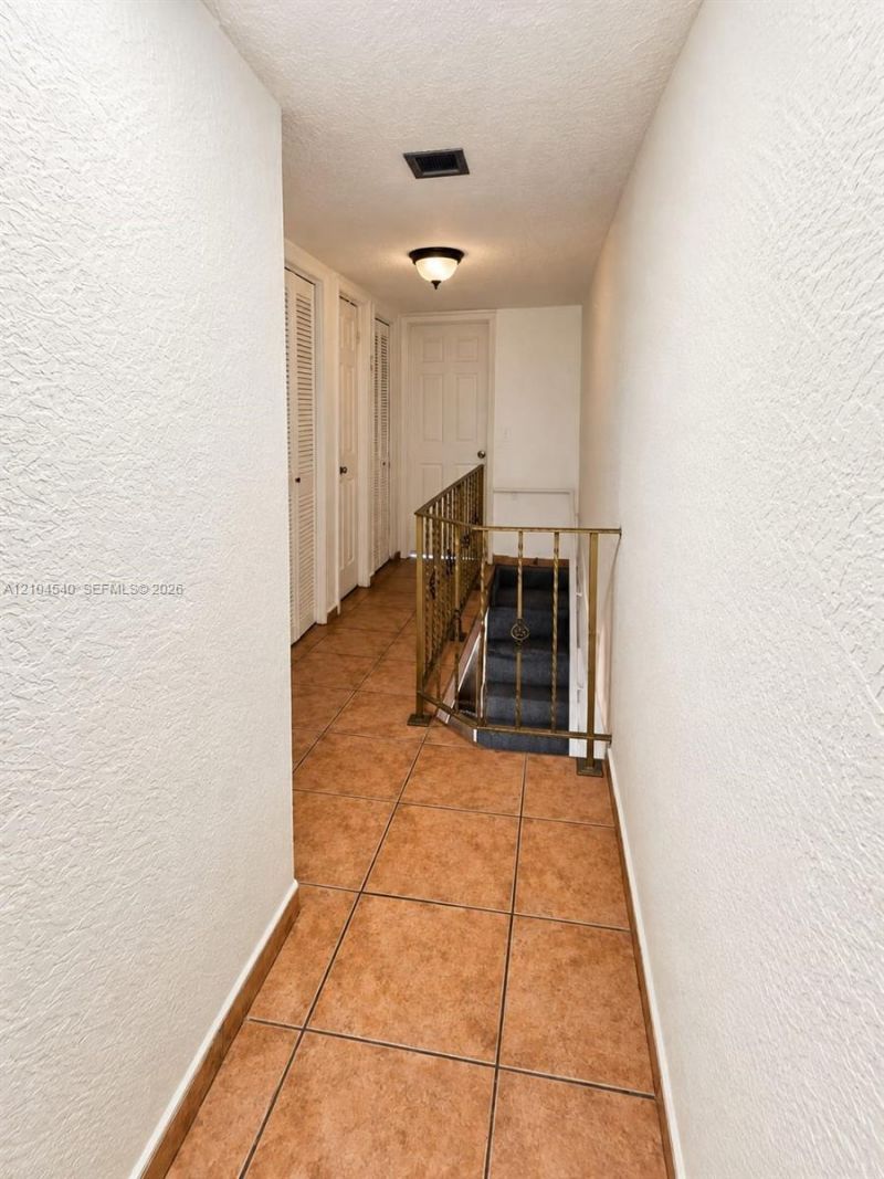 1064 W 42nd St, Unit 9, Hialeah, FL 33012 Photo