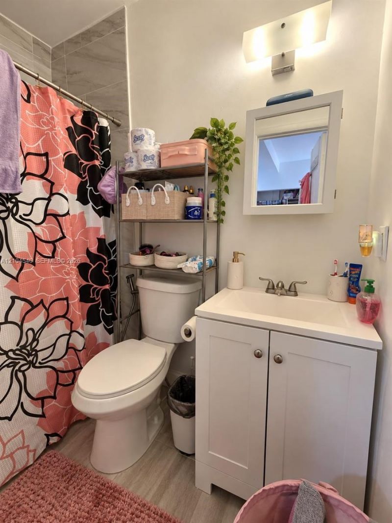 1064 W 42nd St, Unit 9, Hialeah, FL 33012 Photo