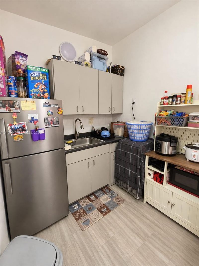 1064 W 42nd St, Unit 9, Hialeah, FL 33012 Photo