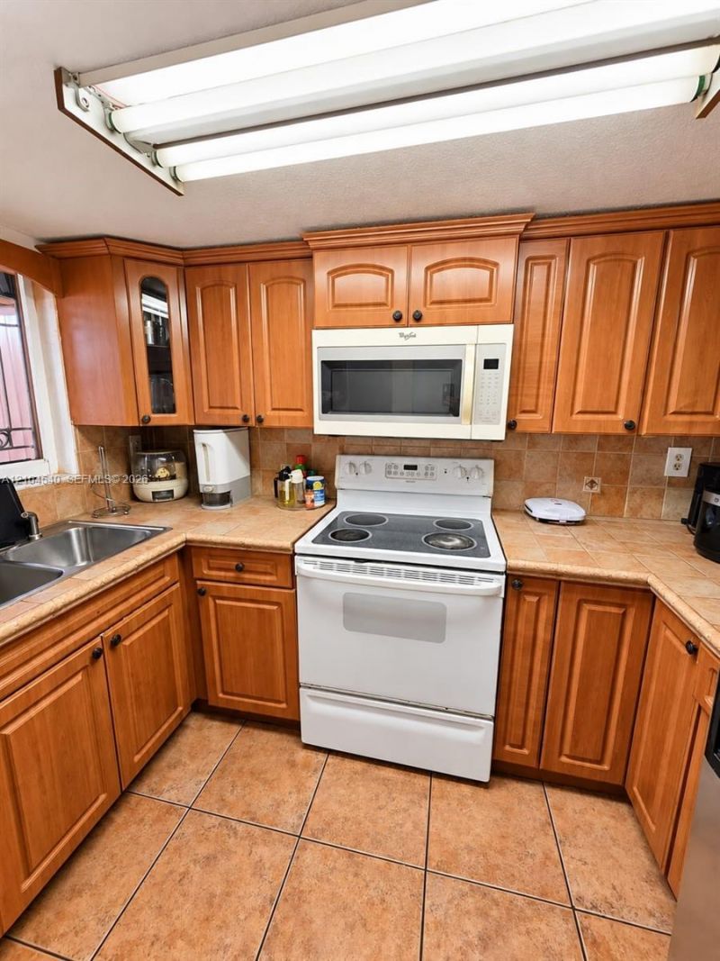 1064 W 42nd St, Unit 9, Hialeah, FL 33012 Photo