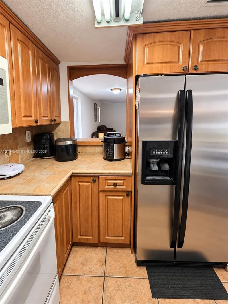 1064 W 42nd St, Unit 9, Hialeah, FL 33012 Photo