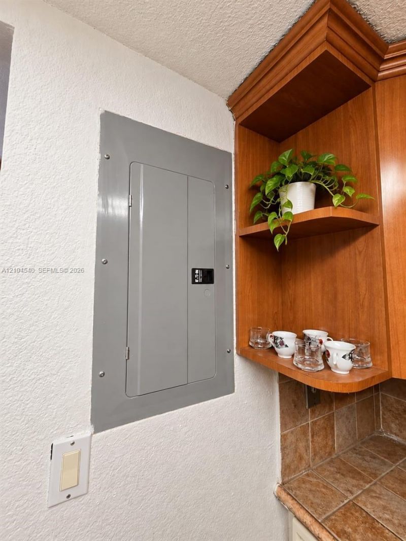 1064 W 42nd St, Unit 9, Hialeah, FL 33012 Photo