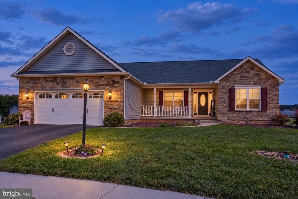 16 CLOVER COURT , ABBOTTSTOWN, PA 17301