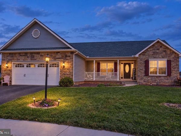 16 CLOVER COURT, ABBOTTSTOWN, PA 17301