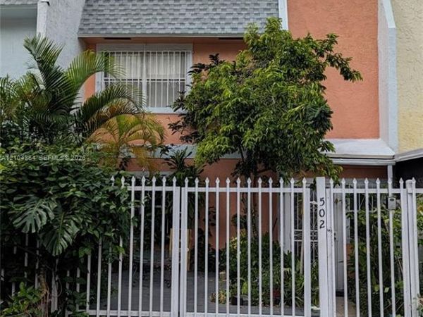 502 NW 11th St , Miami, FL 33136