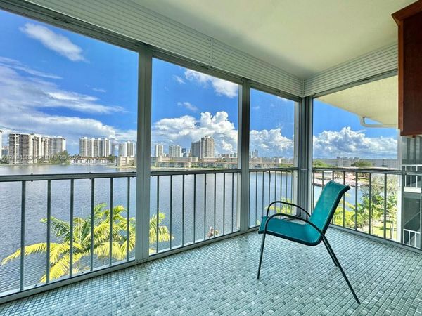 2861 Leonard Dr , Unit F605, Aventura, FL 33160