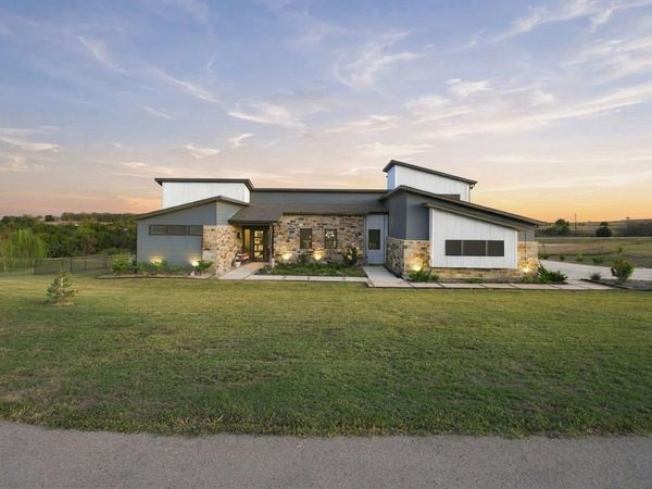 122 Nicholas Way , Decatur, TX 76234