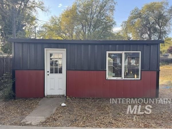575 S 10th E, Mountain Home, ID 83647