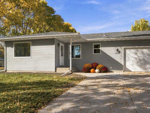 2215 15th Street S, Fargo, ND 58103