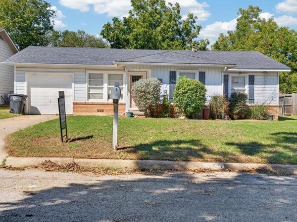 1204 Bales Street, Cleburne, TX 76033