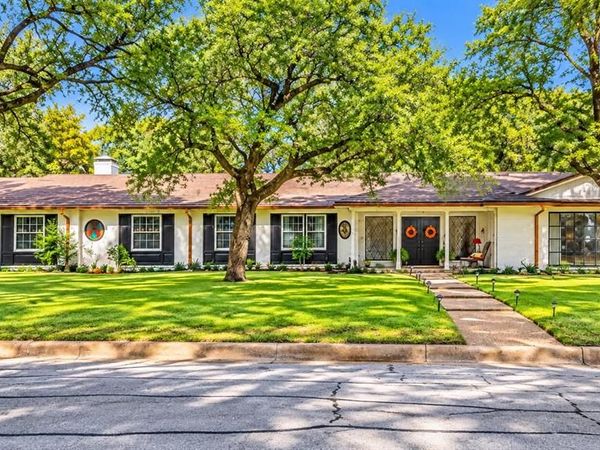 1650 Azteca Drive, Fort Worth, TX 76112