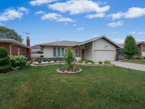 4832 W 107th Street , Oak Lawn, IL 60453