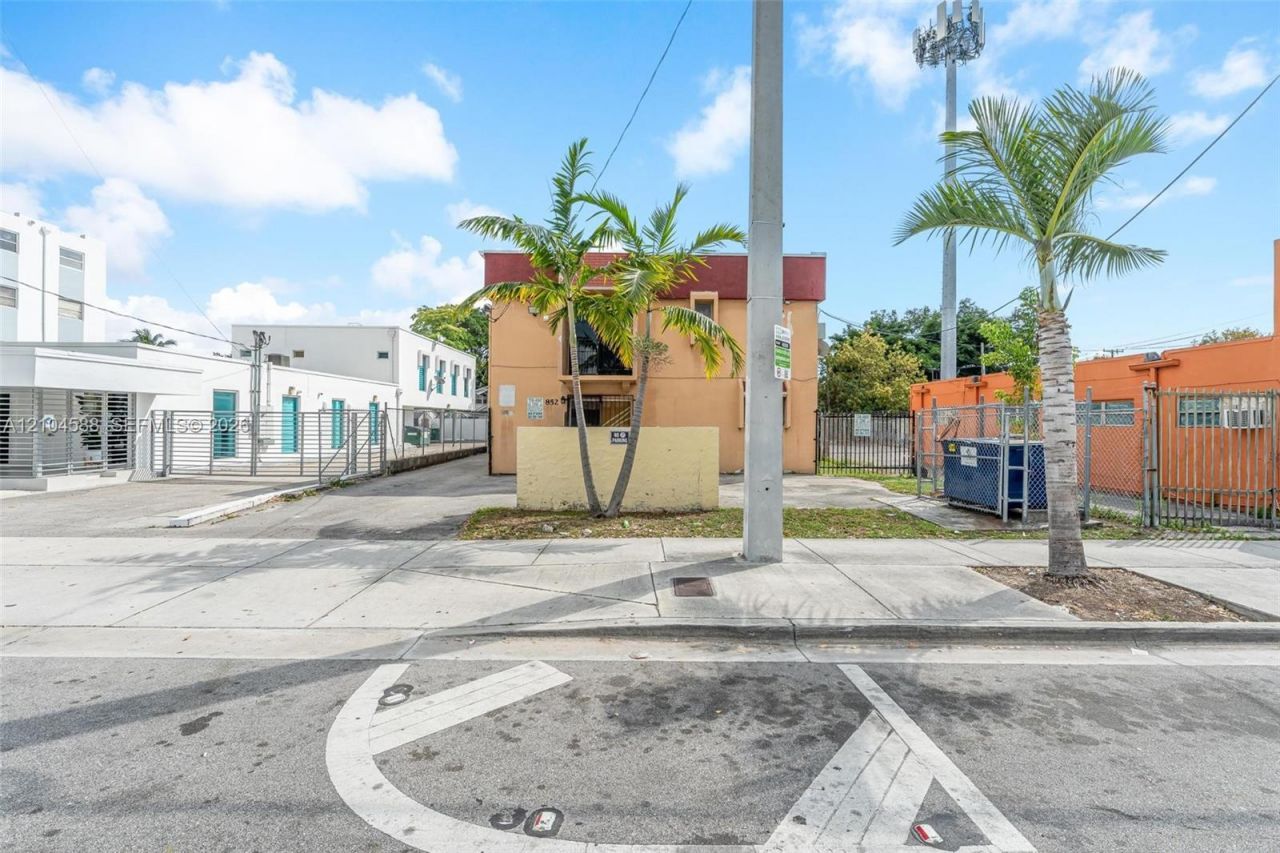 852 SW 1st St , Unit 4, Miami, FL 33130 Photo