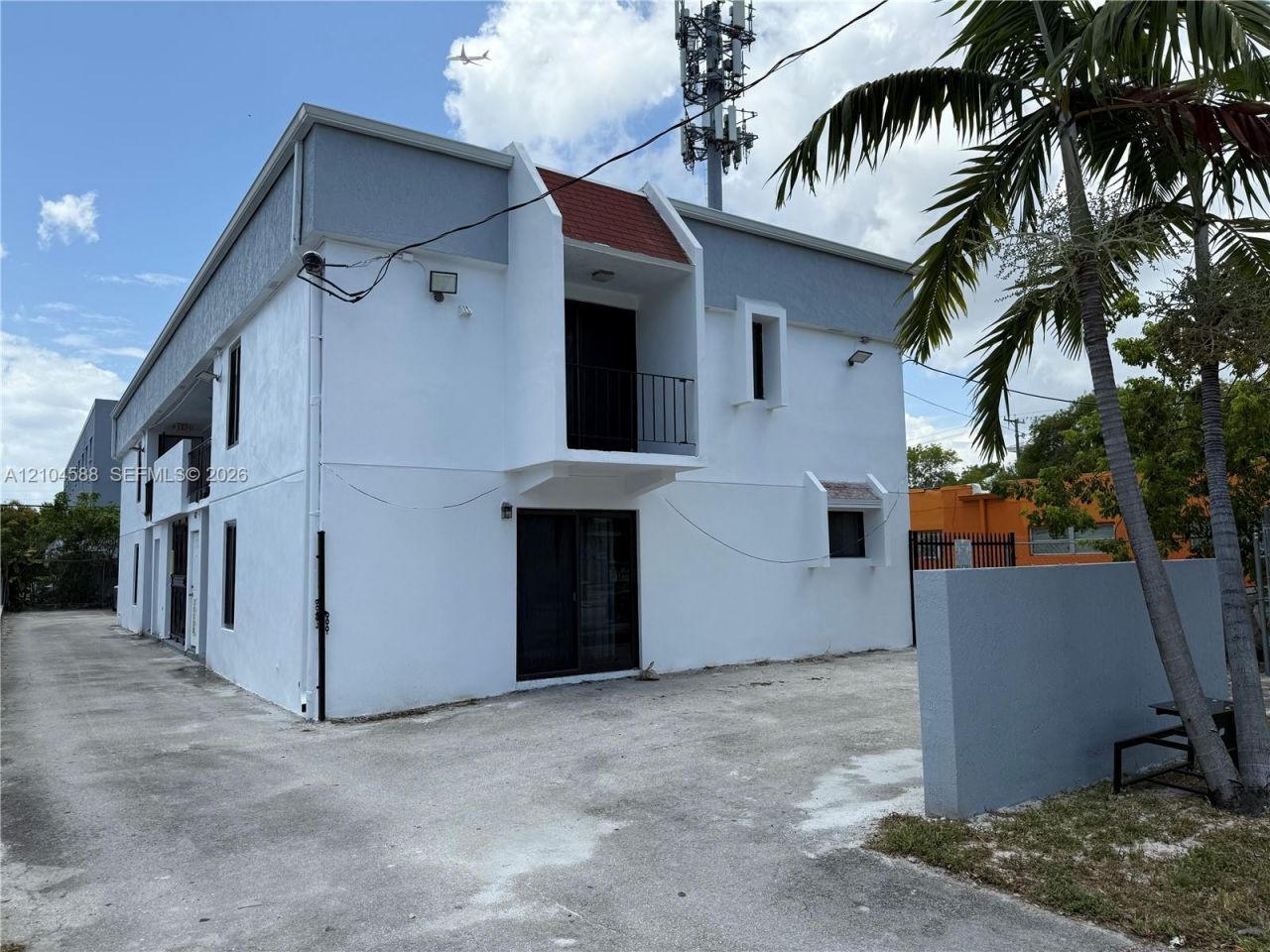 852 SW 1st St , Unit 4, Miami, FL 33130 Photo