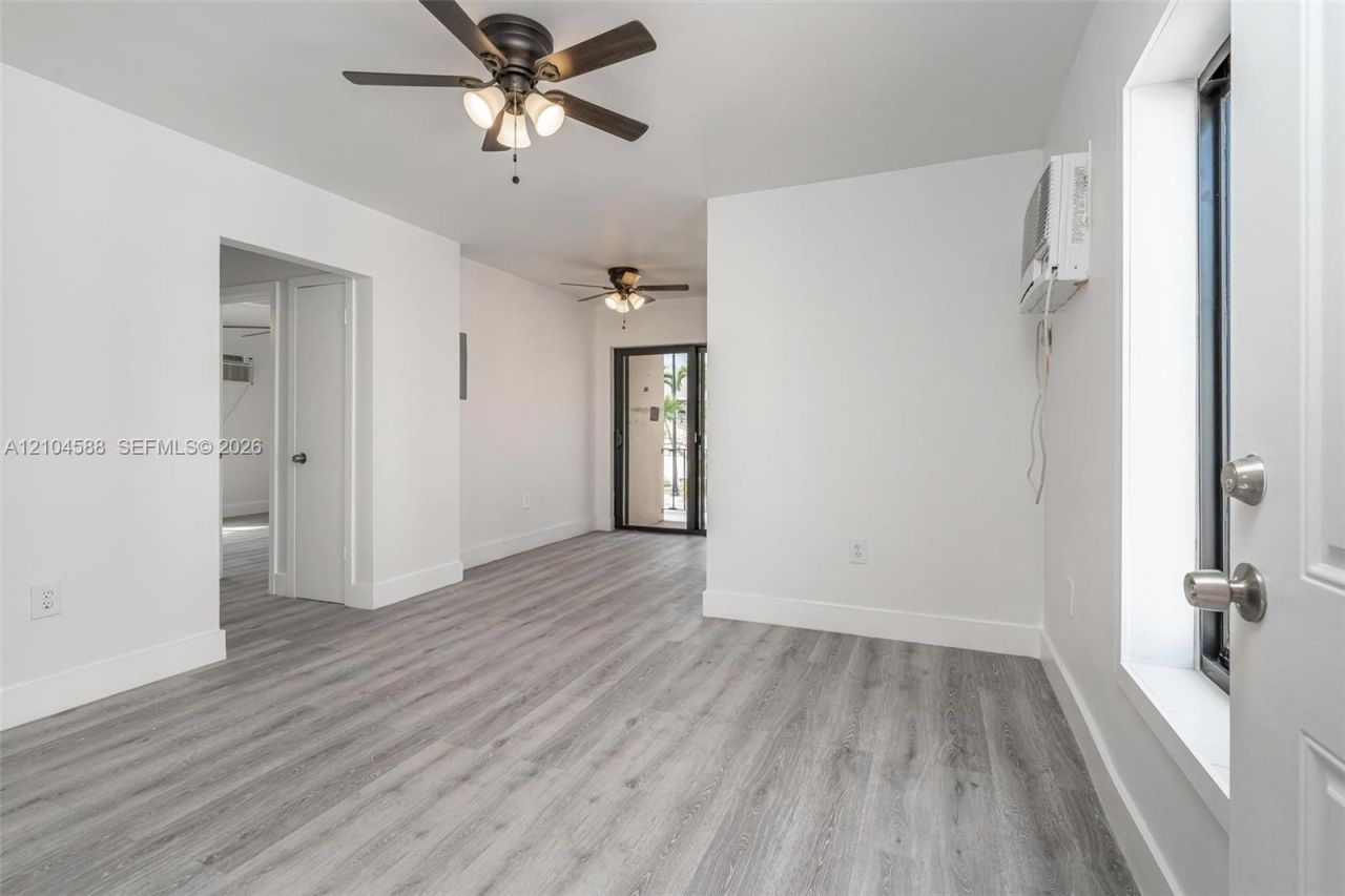 852 SW 1st St , Unit 4, Miami, FL 33130 Photo