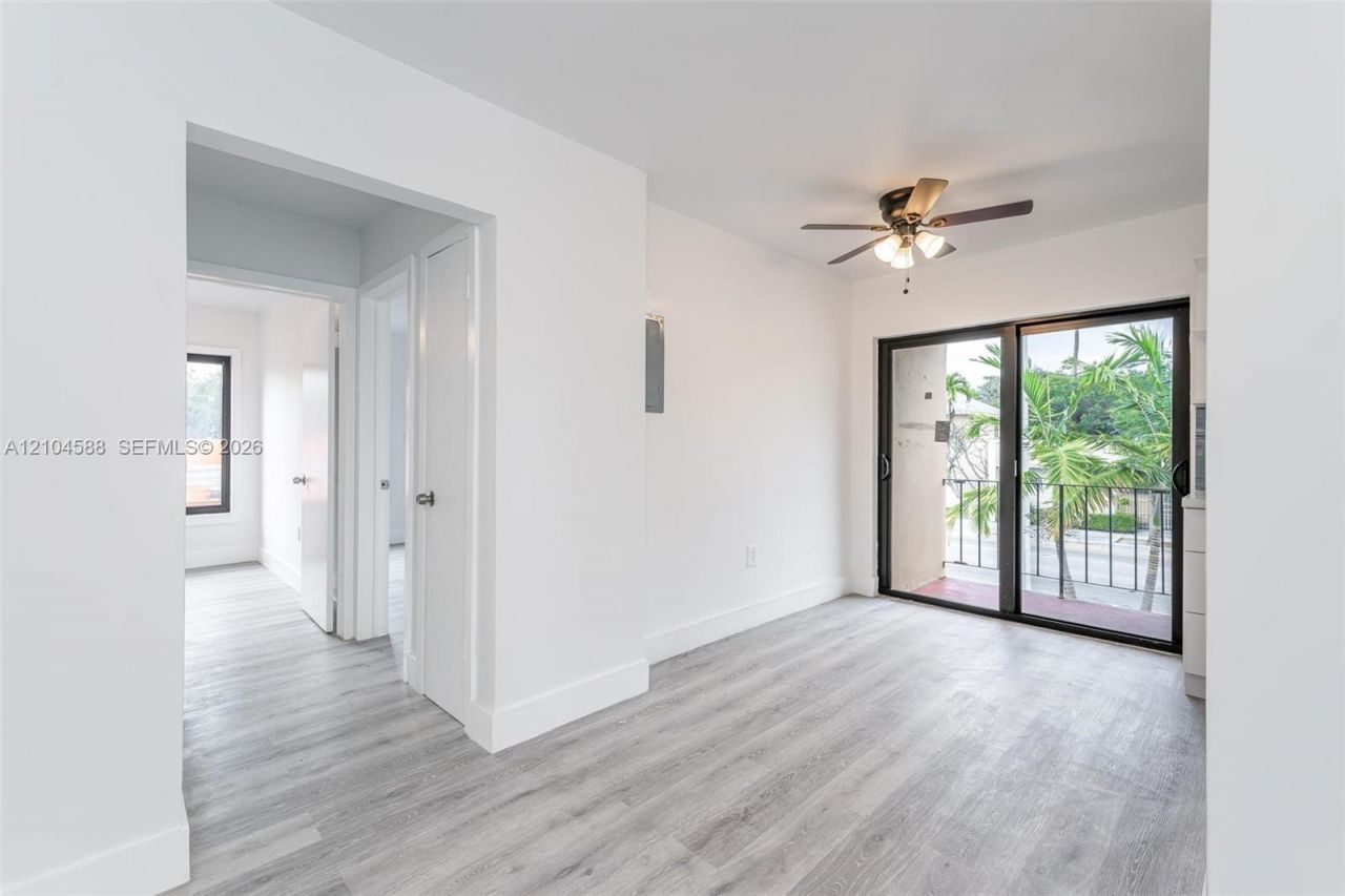852 SW 1st St , Unit 4, Miami, FL 33130 Photo