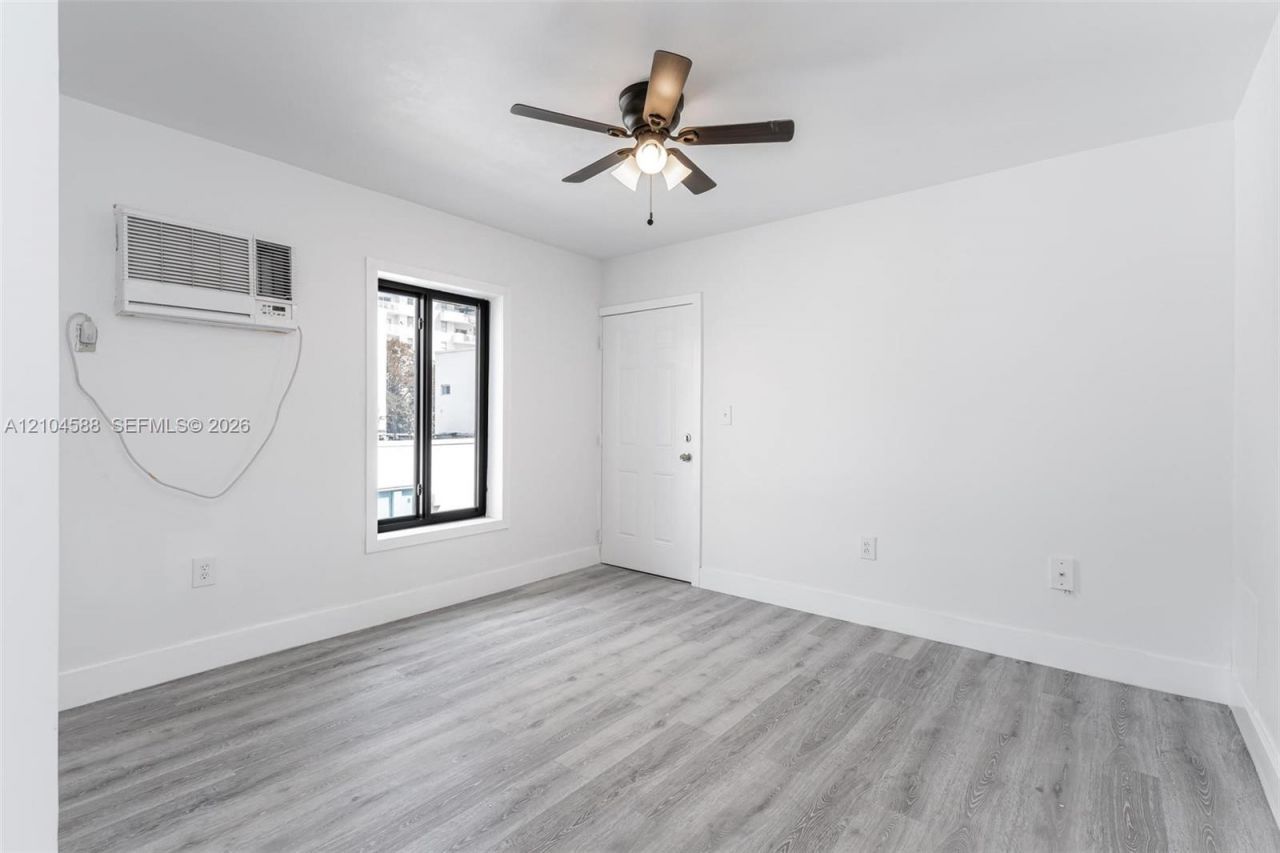 852 SW 1st St , Unit 4, Miami, FL 33130 Photo