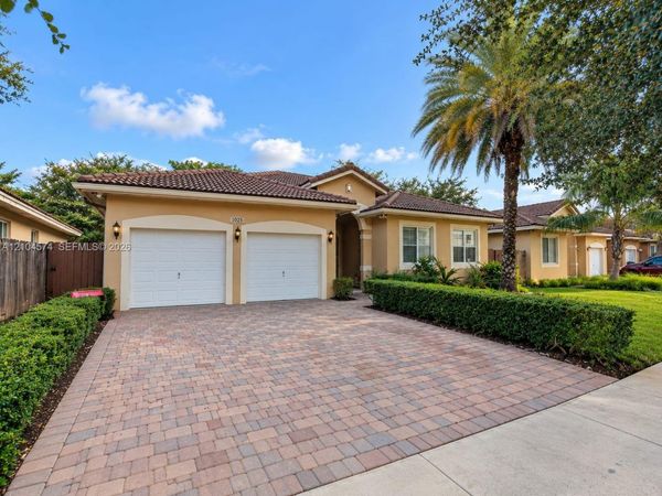 1025 NE 16th Ave , Homestead, FL 33033