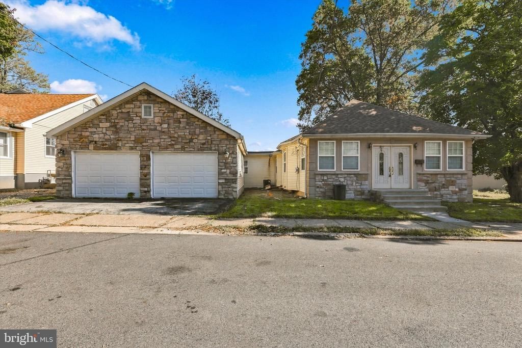 629 GREENHILL ROAD, SHARON HILL, PA 19079
